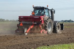 Maszyny rolnicze - przegląd maszyn, które każde gospodarstwo powinno mieć na wyposażeniu